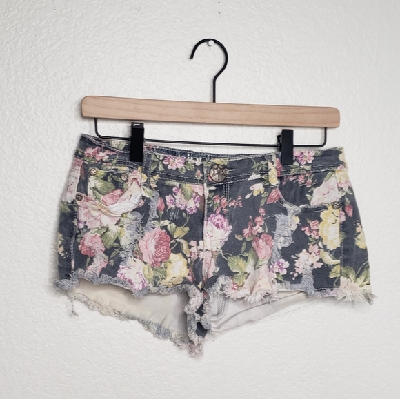 ❌SOLD❌ Vanilla Star Hippie Laundry Floral Denim Shorts - Picture 1 of 5